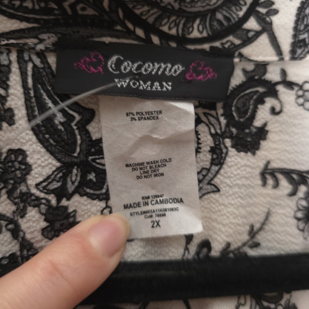 Cocomo Womens 2X Black White Paisley Floral Print Button Up Top Stretch‎ Artsy - Picture 7 of 7